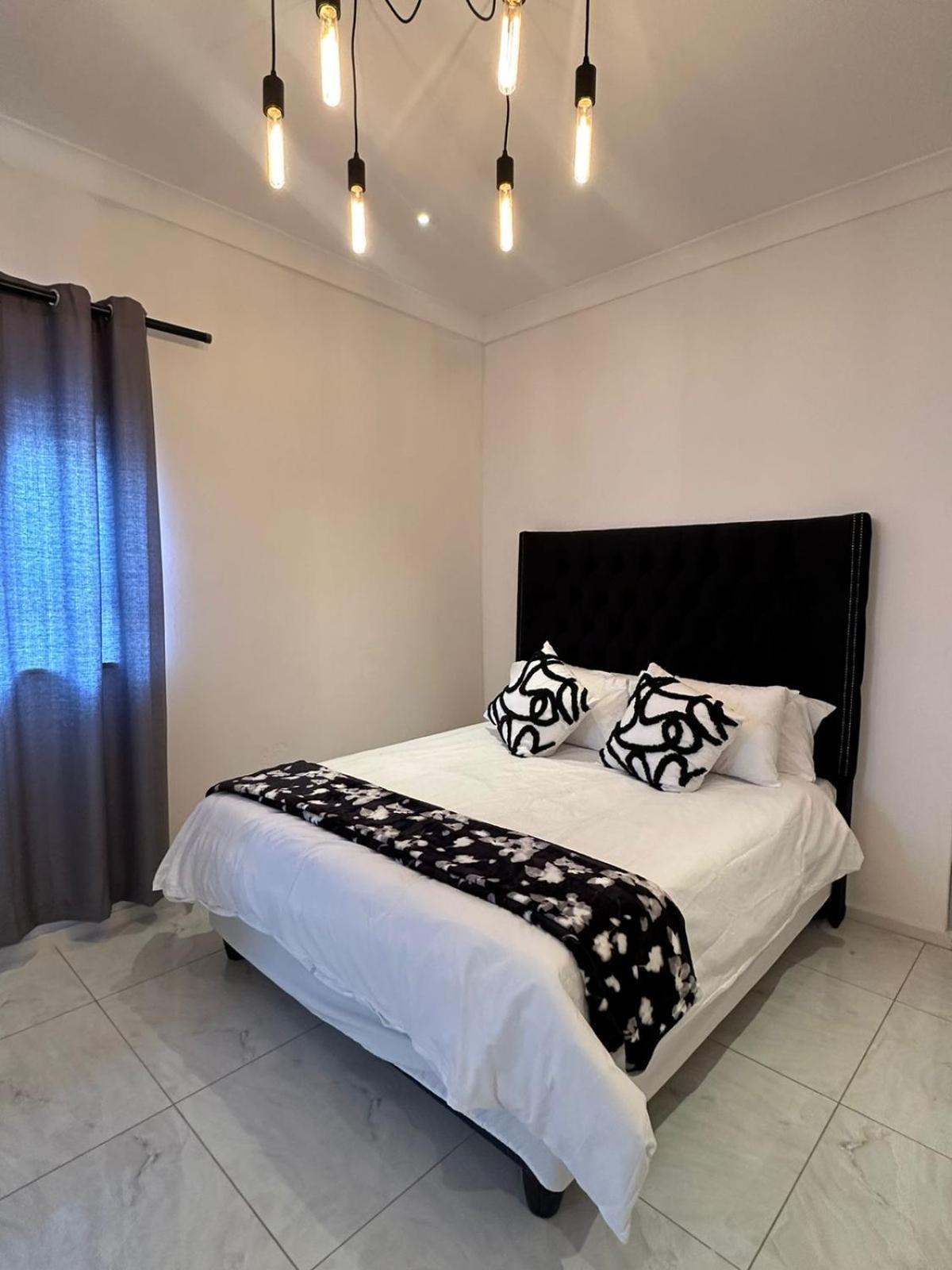 Off Centre Guest house *